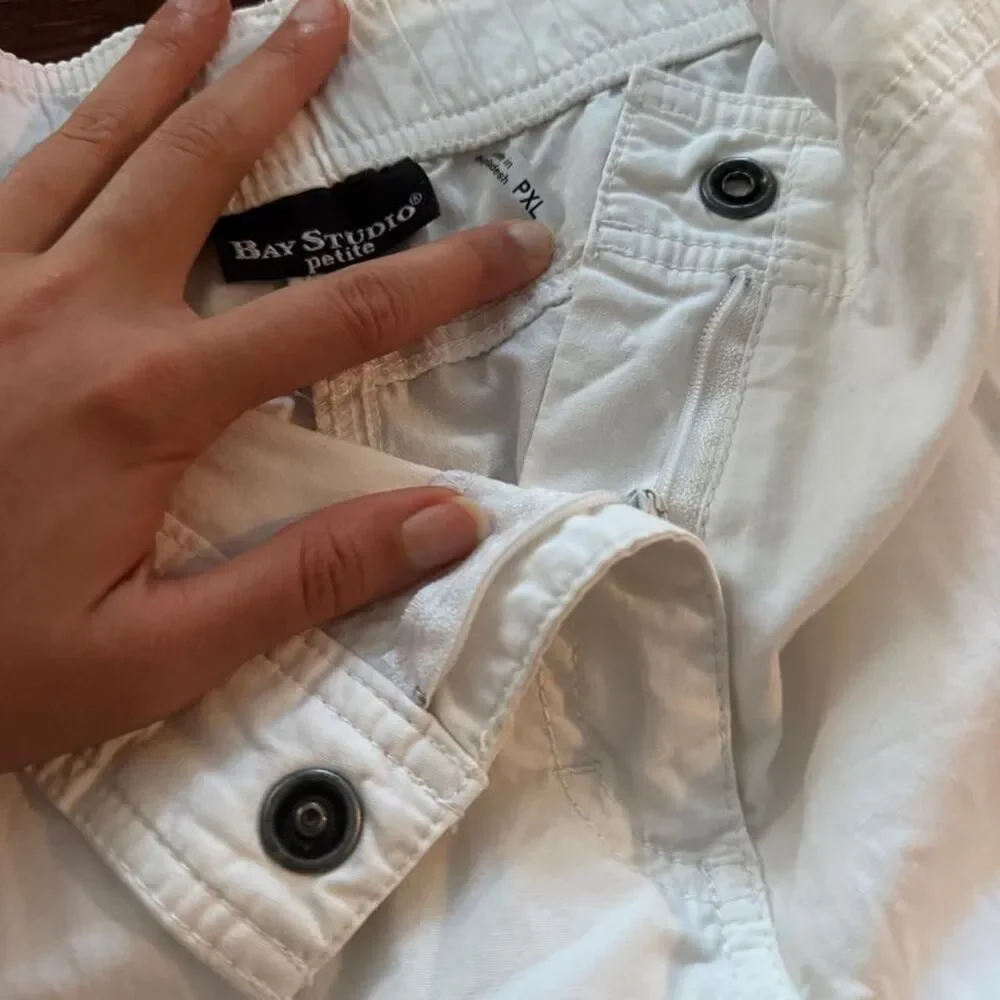 Bay-trading Women's White and Cream Shorts